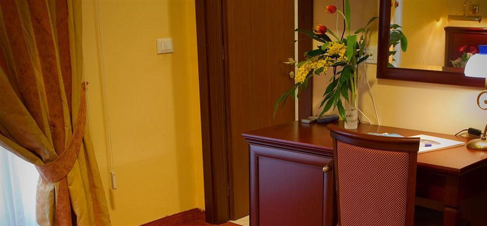 Hotel Boccascena เจนัว ภายนอก รูปภาพ