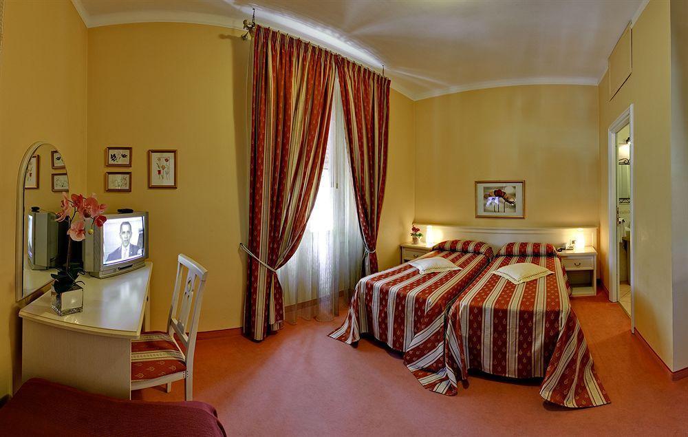 Hotel Boccascena เจนัว ภายนอก รูปภาพ