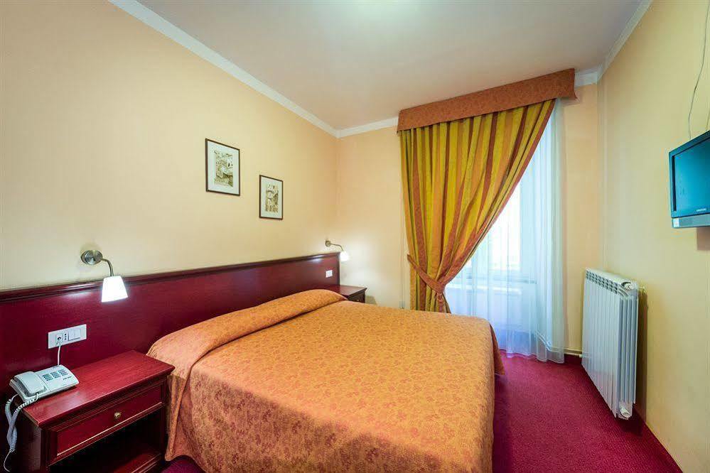 Hotel Boccascena เจนัว ภายนอก รูปภาพ