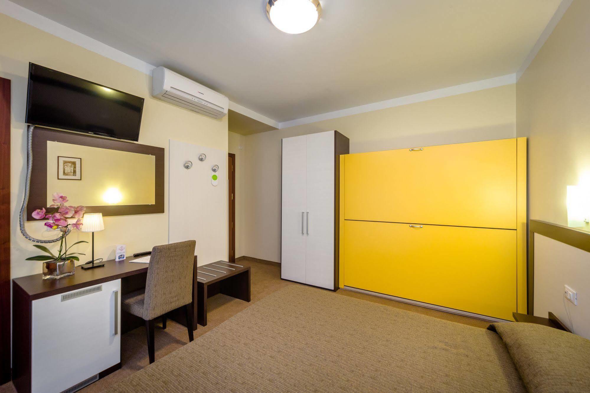 Hotel Boccascena เจนัว ภายนอก รูปภาพ