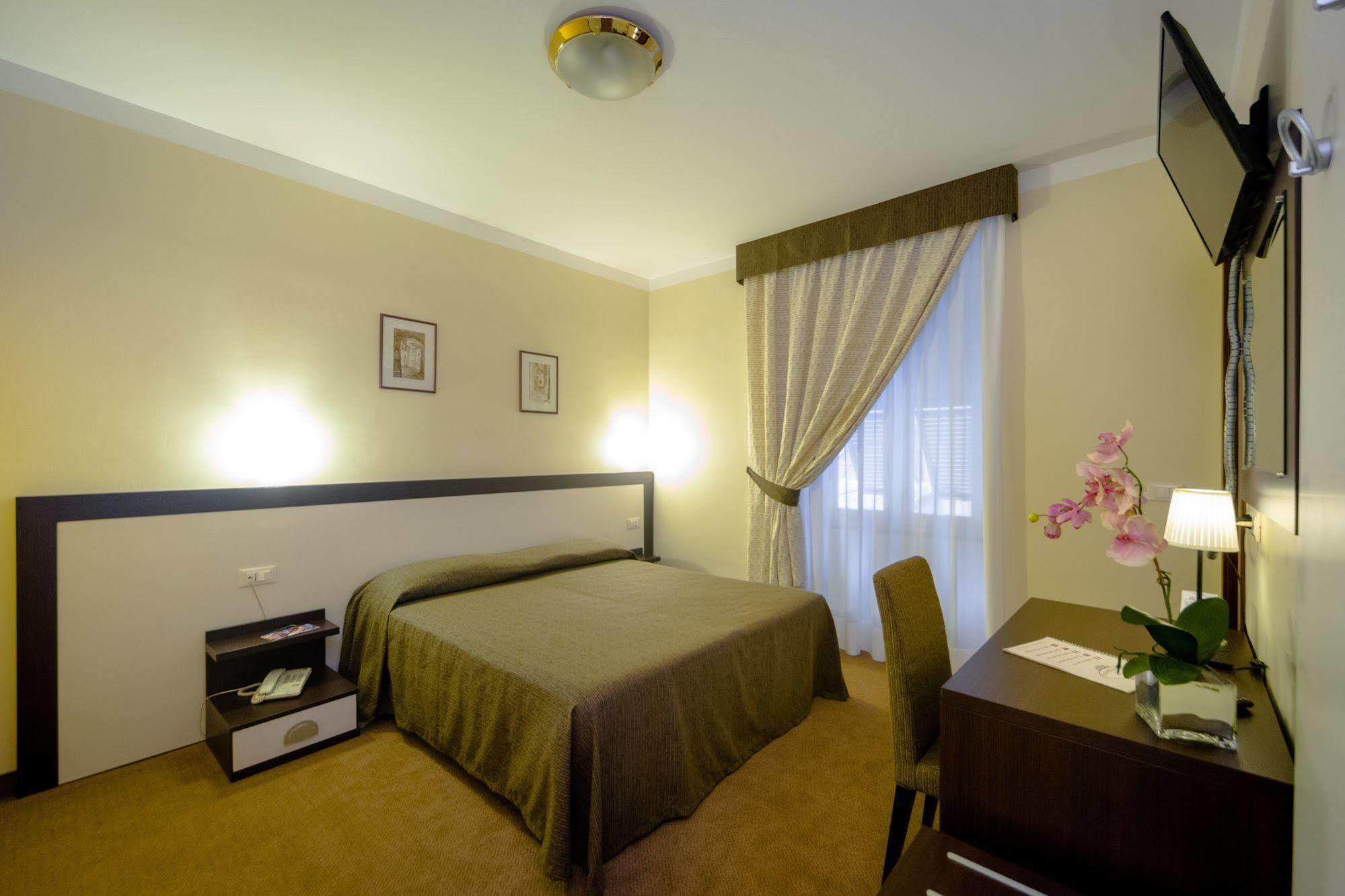 Hotel Boccascena เจนัว ภายนอก รูปภาพ