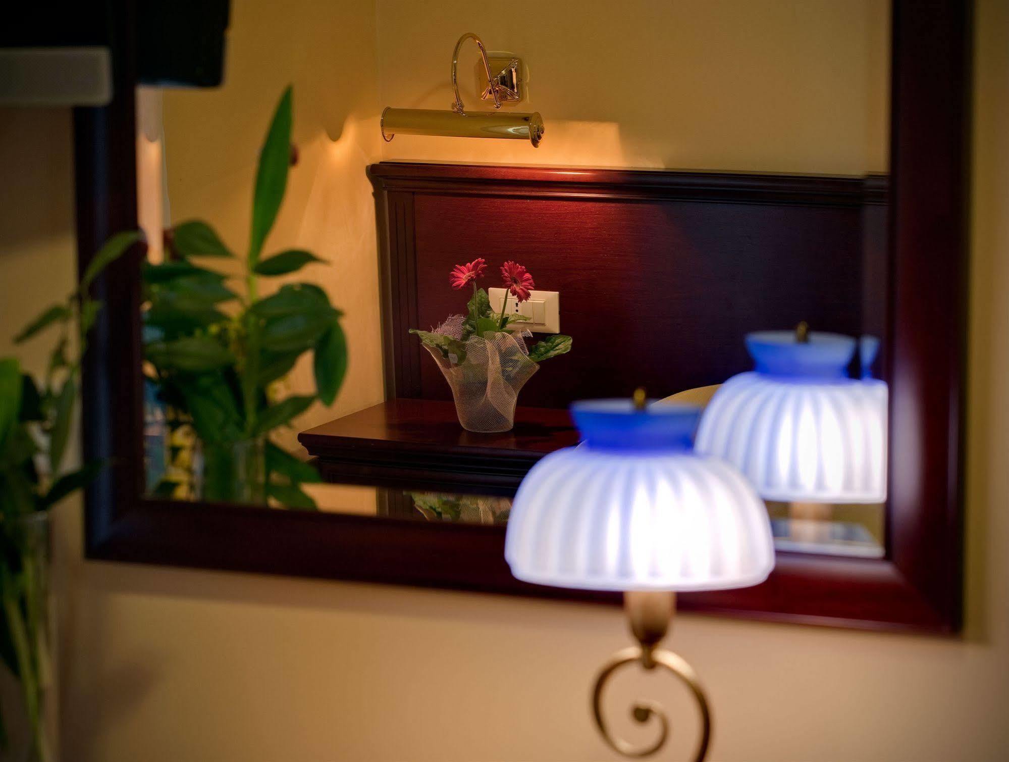 Hotel Boccascena เจนัว ภายนอก รูปภาพ