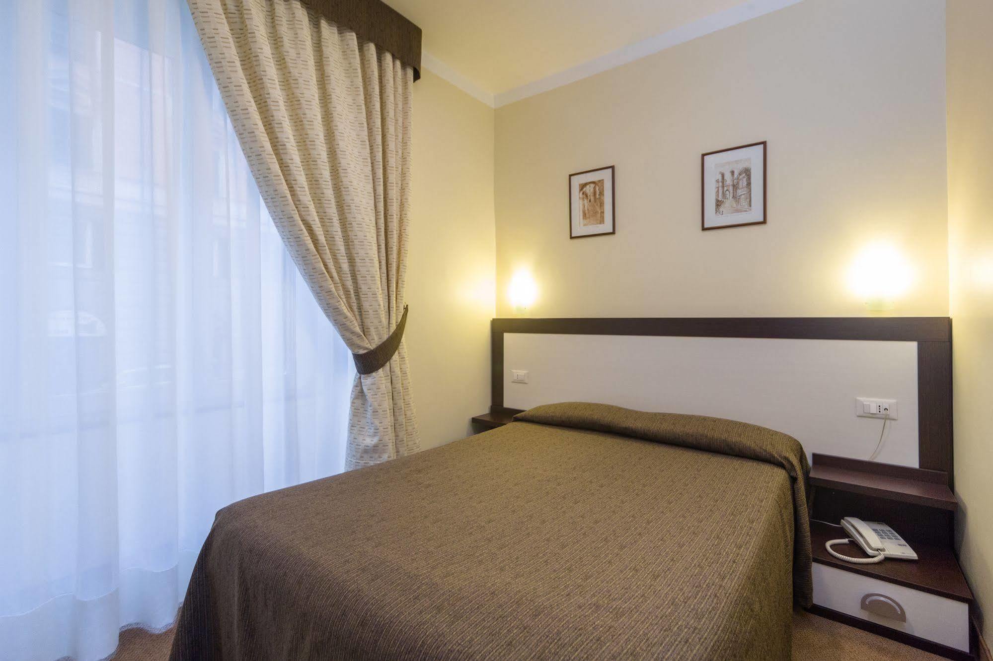 Hotel Boccascena เจนัว ภายนอก รูปภาพ